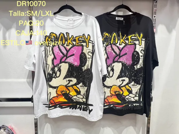 Playera oversize estampado de ratoncita con moño rosa y pedrería para mujer