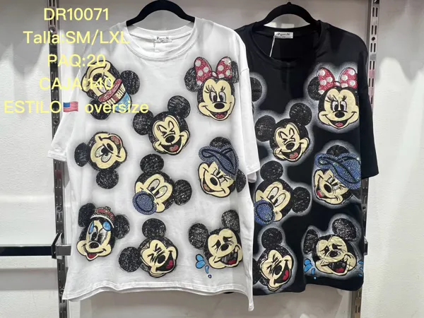 Playera de manga corta con estampado de personajes