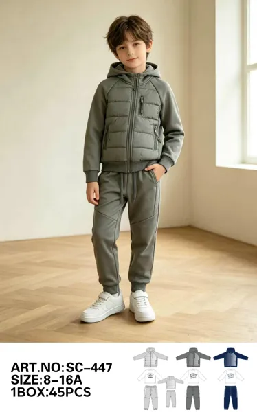 Conjunto de 3 piezas: chamarra acolchada con capucha, sudadera y pantalón jogger para niño