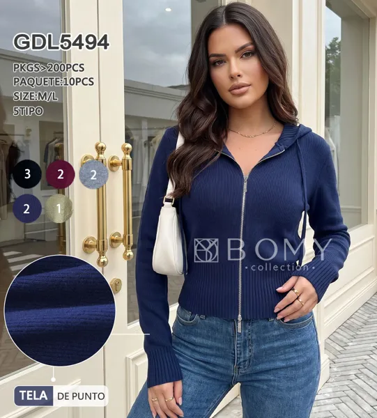 Chaqueta con cremallera y capucha