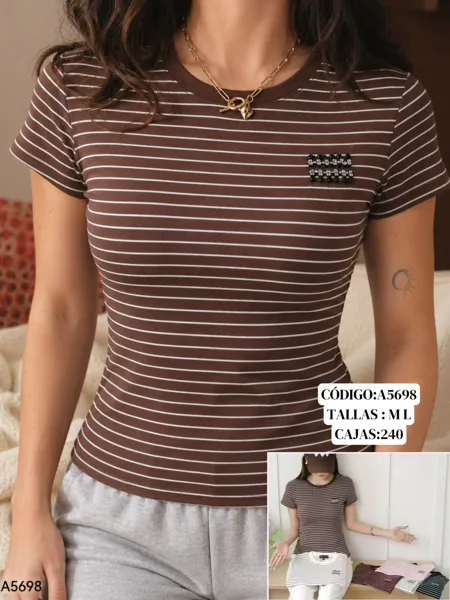 Playera de rayas de manga corta con aplicación para mujer