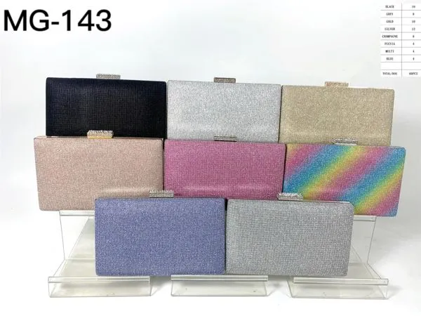 Clutch rectangular rígido cubierto de brillantina con cierre de pedrería
