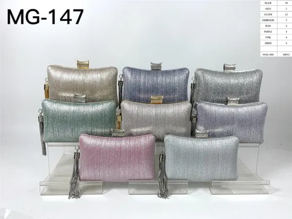 Clutch metalizado acolchado con borla de cadena para mujer