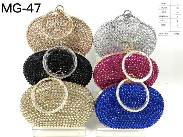 Bolso de noche ovalado de pedrería con doble aro como asa