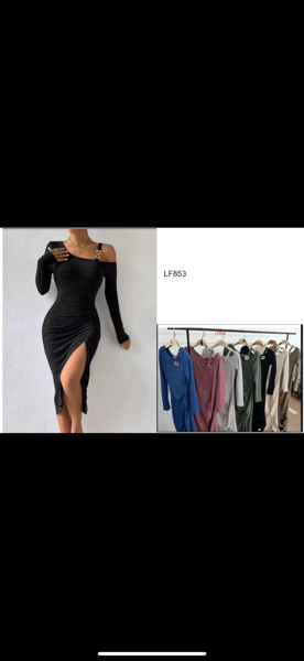 Vestido midi con abertura y detalle de hebilla