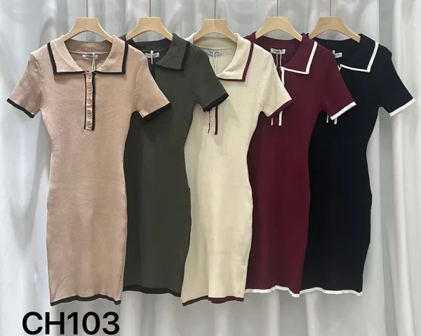 Vestido corto de punto con cuello polo y ribetes