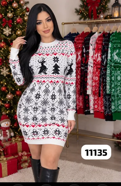 Vestido tipo suéter navideño con renos y pinos