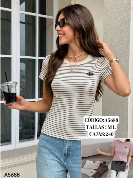 Playera a rayas de manga corta con logo bordado