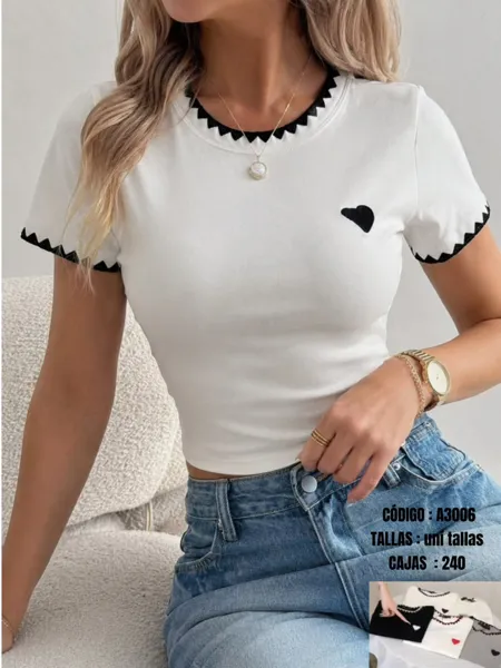 Playera de manga corta con corazón y ribete ondulado
