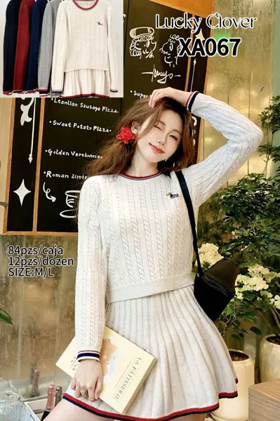 Conjunto de top tejido y minifalda plisada