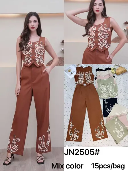 Conjunto de top y pantalón con bordados-JN2505