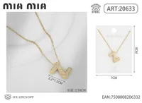 Collar con letras